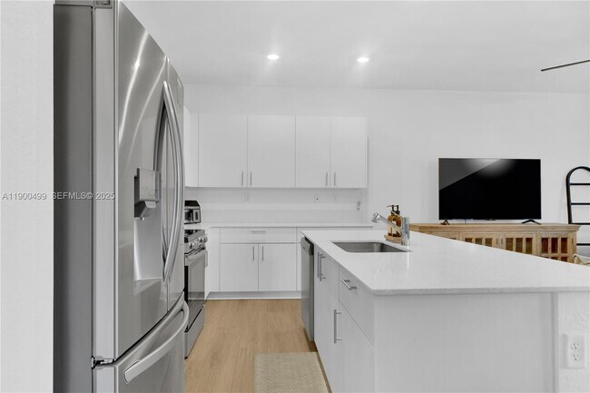 Building Photo - 2444 SE 24th Ave