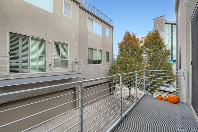 Building Photo - 2915 Umatilla St