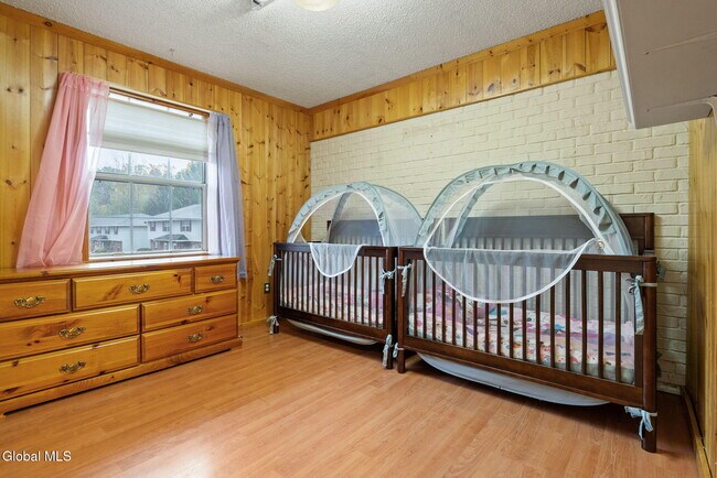 Building Photo - 25A Pine Ln