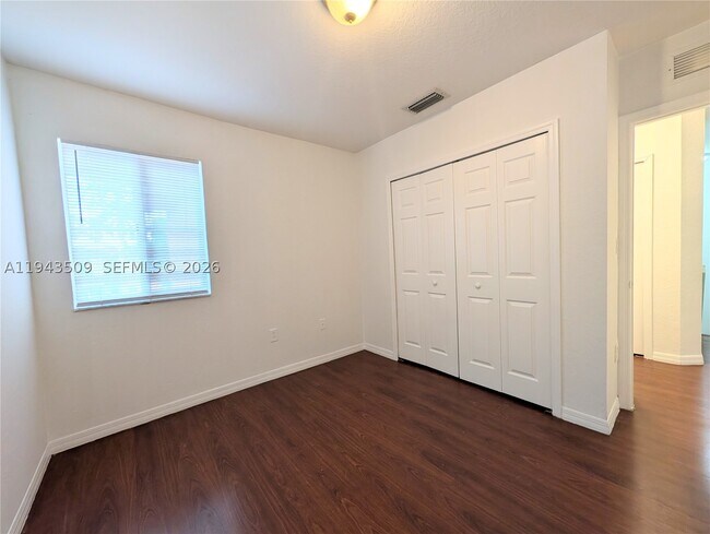 Building Photo - 825 SW 6th St