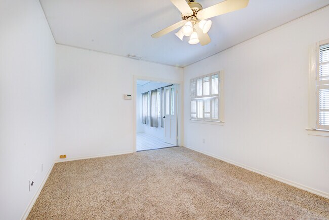 Building Photo - 556 Radcliffe Ave