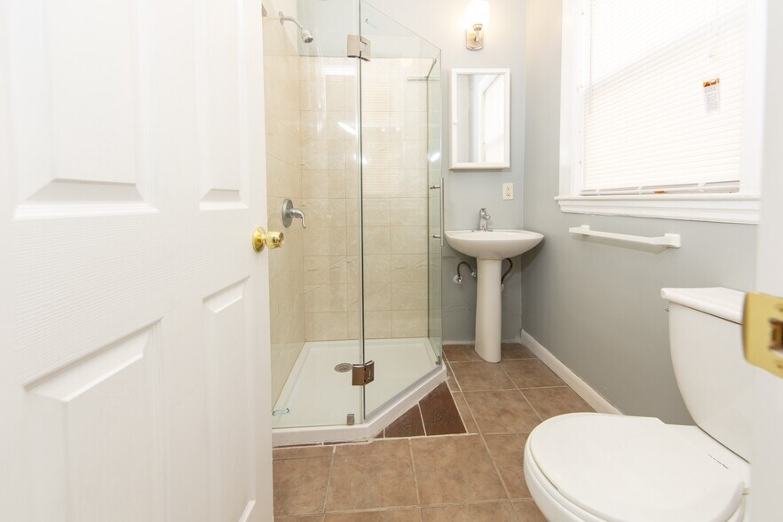 Building Photo - 20 Priesing St