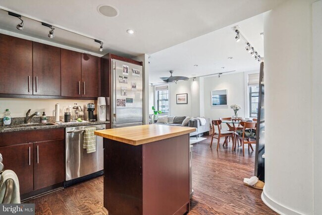 Building Photo - 219 S 18th St