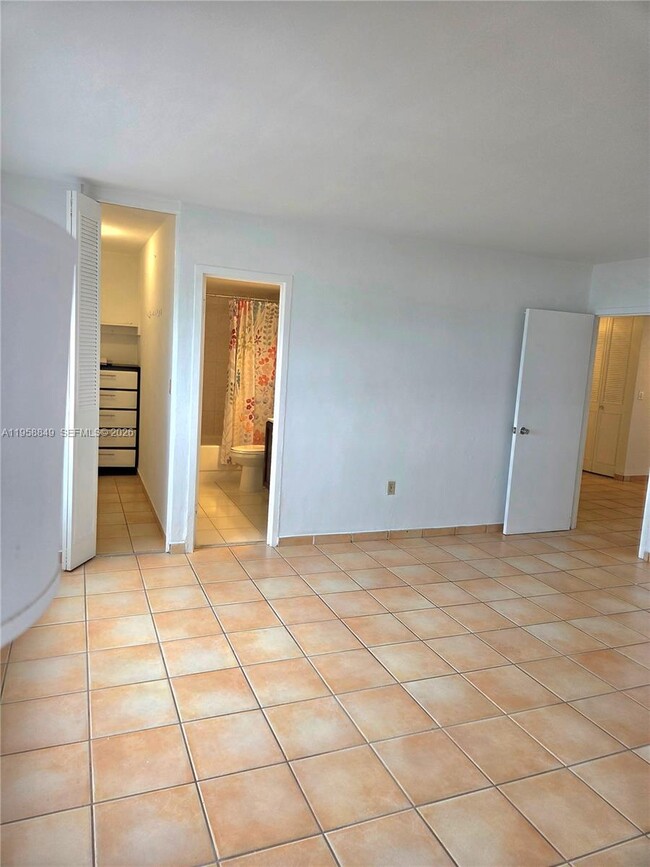 Building Photo - 5313 Collins Ave