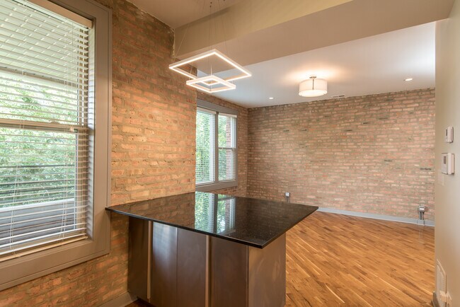 Building Photo - 4354 S Prairie Ave