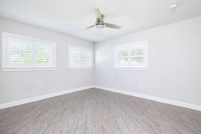 Building Photo - Updated Beach Park Home