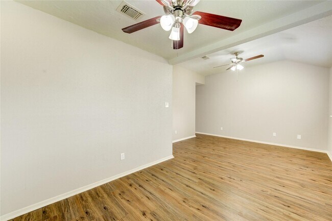 Building Photo - 5255 Beaverbrook Dr