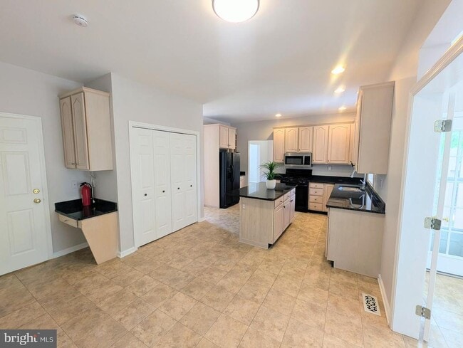 Building Photo - 114 Lenape Dr