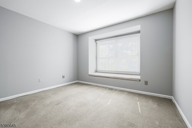 Building Photo - 10 Conklin Ct