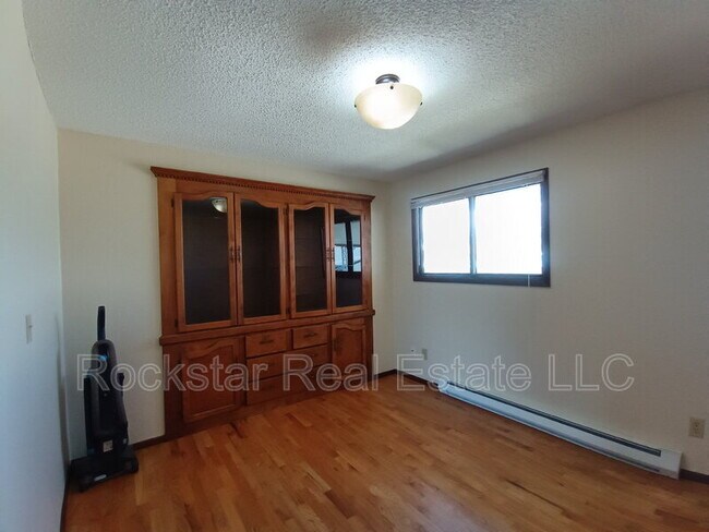 Building Photo - 537 E Garland Ave