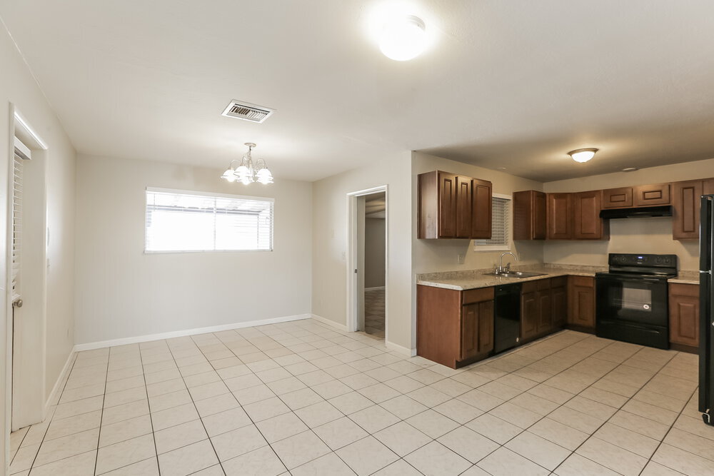 Building Photo - 1544 E Clover