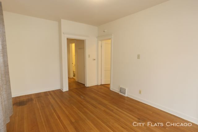 Building Photo - 1721 W Catalpa Ave