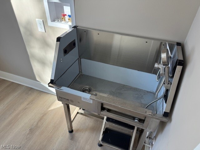 Building Photo - 3940 Ellendale Rd