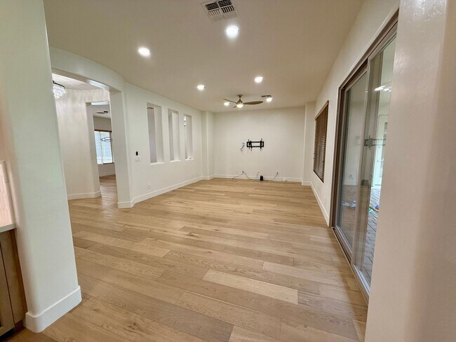 Building Photo - 1708 W Oberlin Way