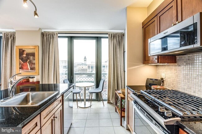 Building Photo - 631 D St NW