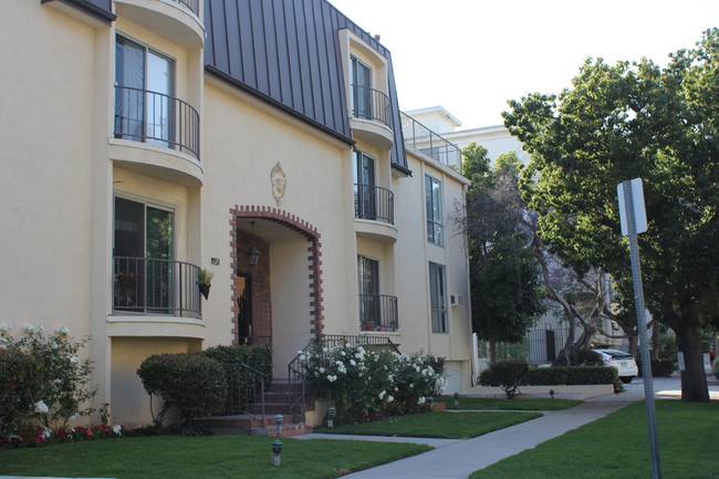 front - 1951 Malcolm Ave