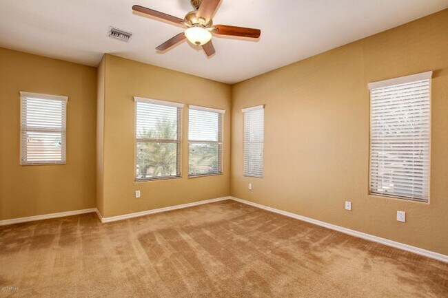 Building Photo - 3 BDRM W/DEN TOWNHOUSE IN PHX
