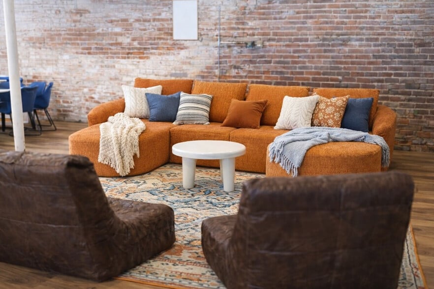 Building Photo - 1501 E 105th St