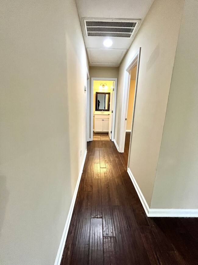 Building Photo - 803 Riley Creek Rd