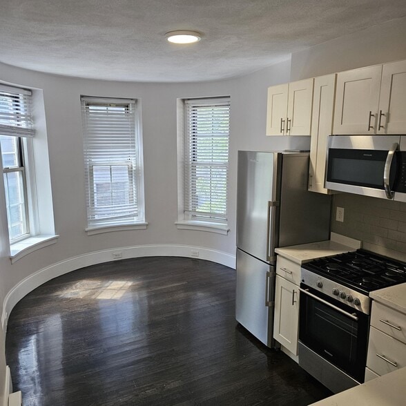 Primary Photo - 10 Clearway St