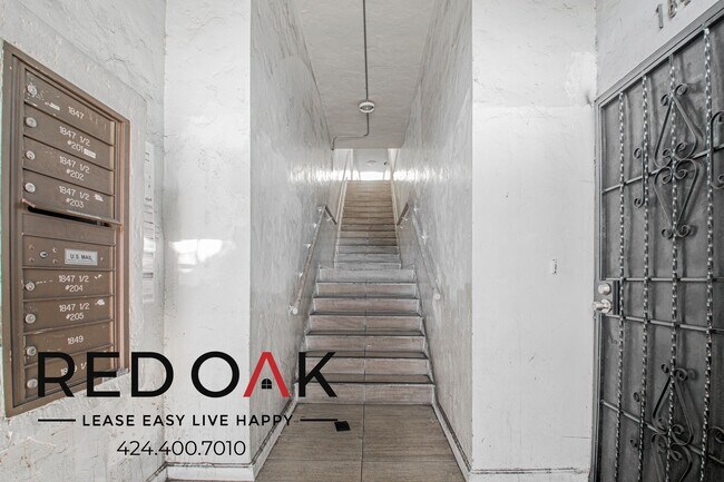 Building Photo - 1847 1/2 W Florence Ave