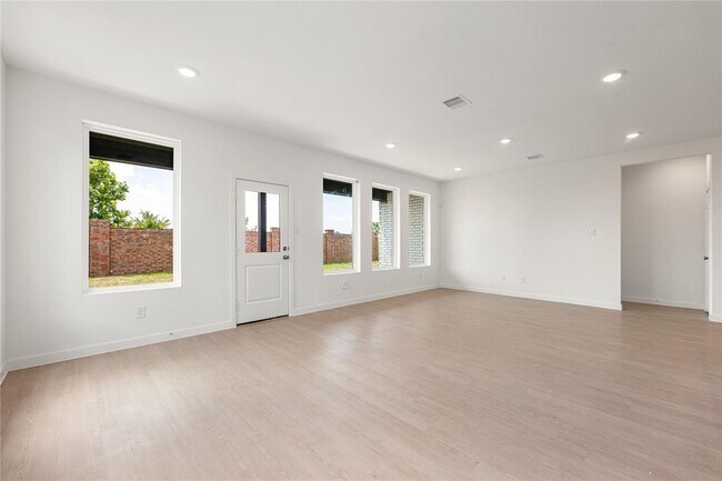 Building Photo - 13505 Harbor Pt Dr