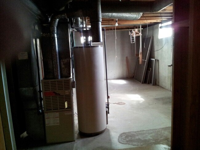 Building Photo - 10304 Bon Oak Dr