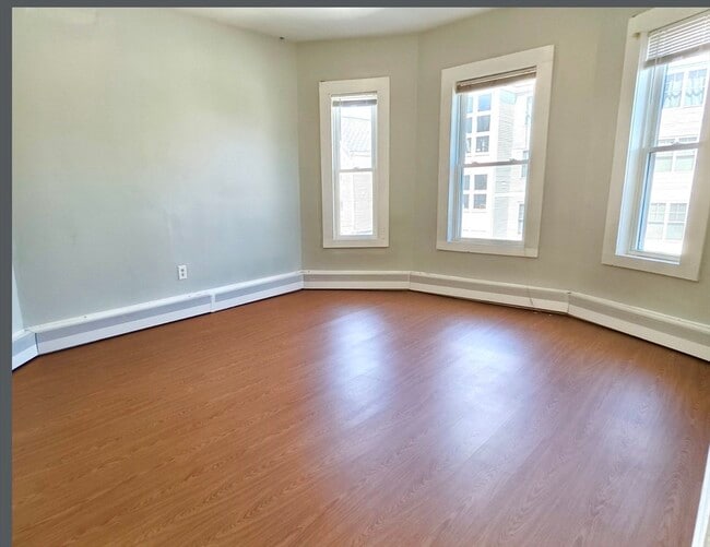 Building Photo - 553 Dorchester Ave