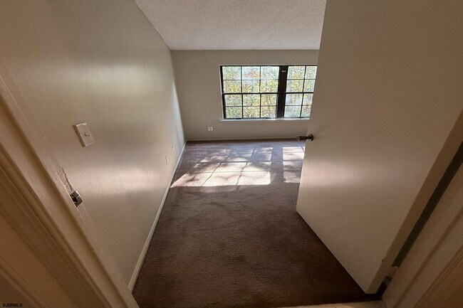 Building Photo - 166 Sussex Pl