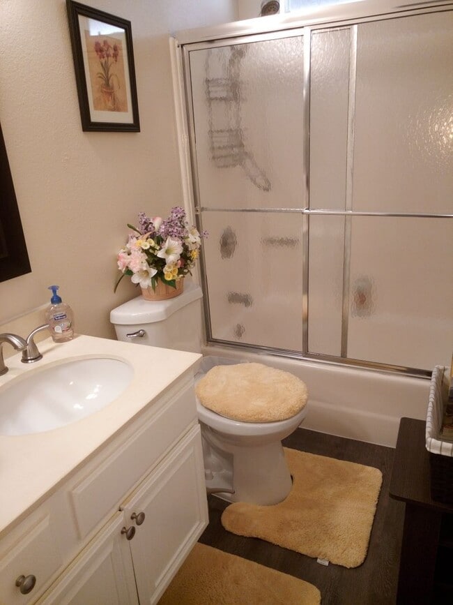Building Photo - AVAILABLE NOW FOR PRE-PLEASING! 2 BEDROOM ...