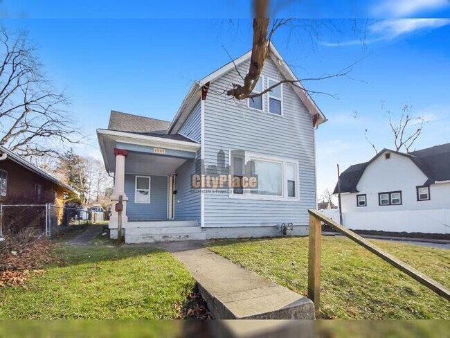 Building Photo - 1541 Spruce St