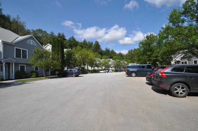 Building Photo - 181 Riverside Townhouses Rd