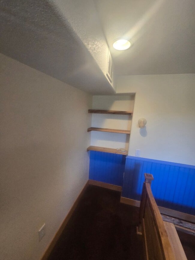 Building Photo - 229 Crestwood Ct