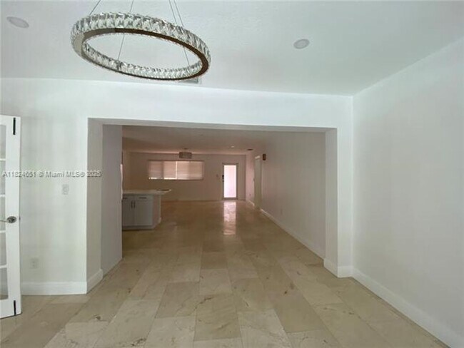 Building Photo - 19330 NE 18th Pl