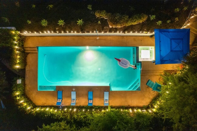 Building Photo - 5048 Bluff Pl