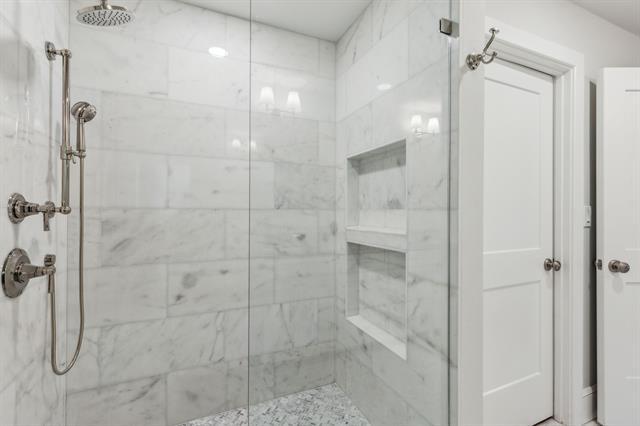 Building Photo - 6721 Meadowcreek Dr