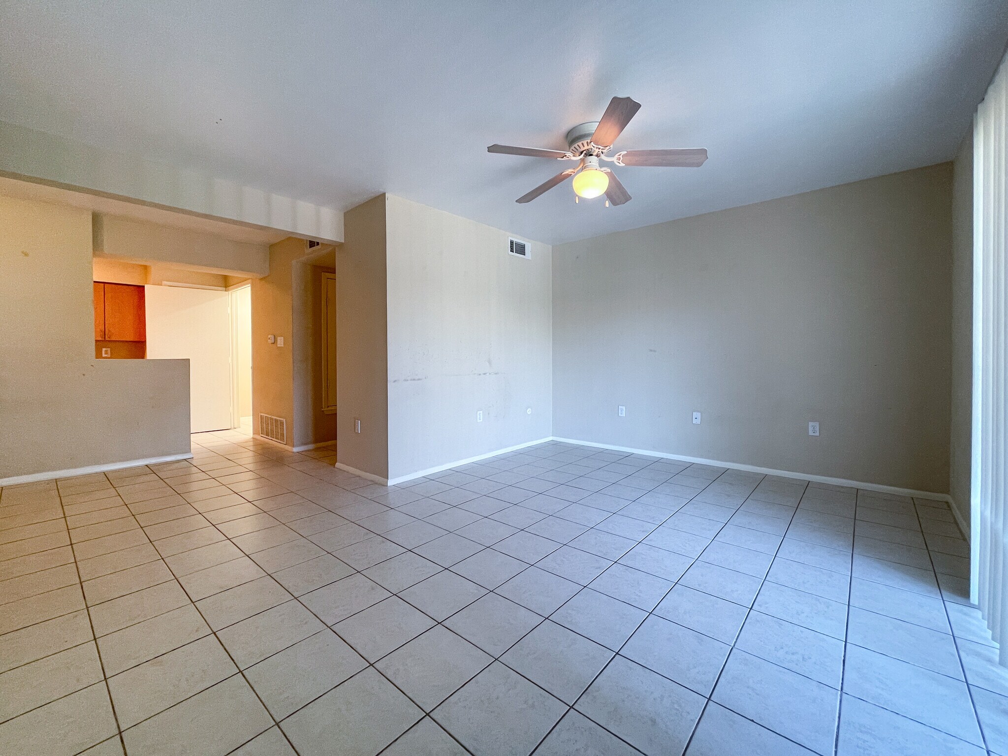 Building Photo - 1500 Lake Shore Dr