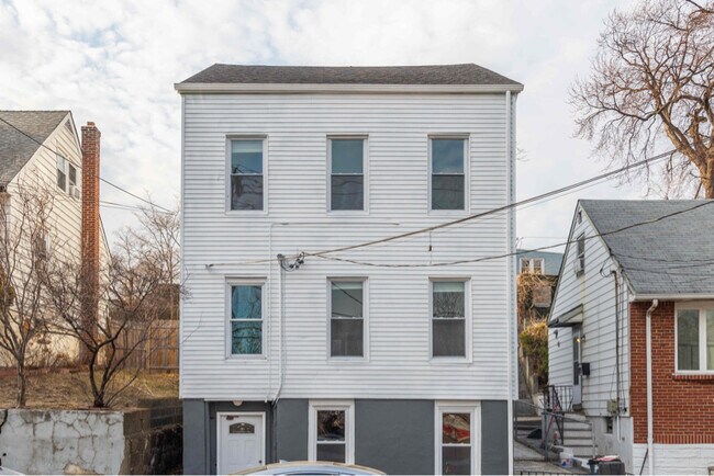 Building Photo - 93 Front St