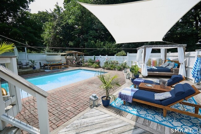 Building Photo - 188 Compo Rd S