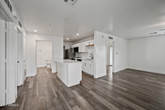 Building Photo - 3065 N 67th Ave