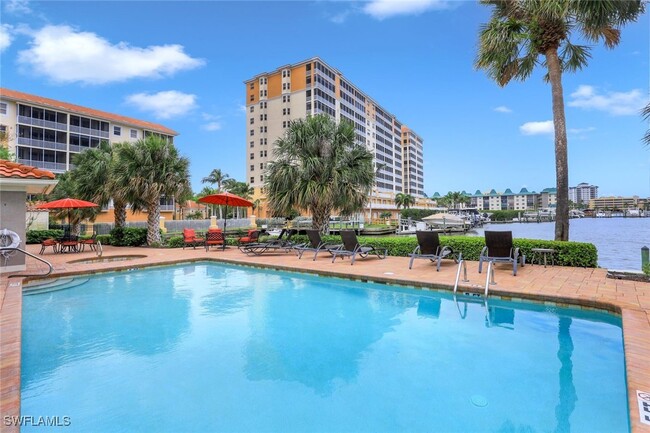 Building Photo - 9101 Vanderbilt Dr