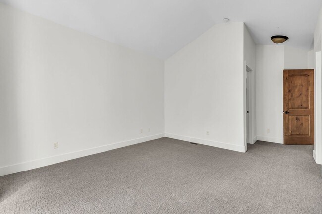 Building Photo - Quarry Village Townhome
