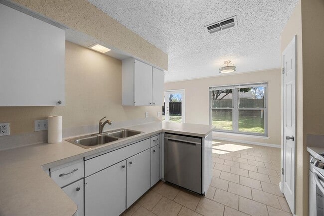 Building Photo - 6509 Krollton Dr