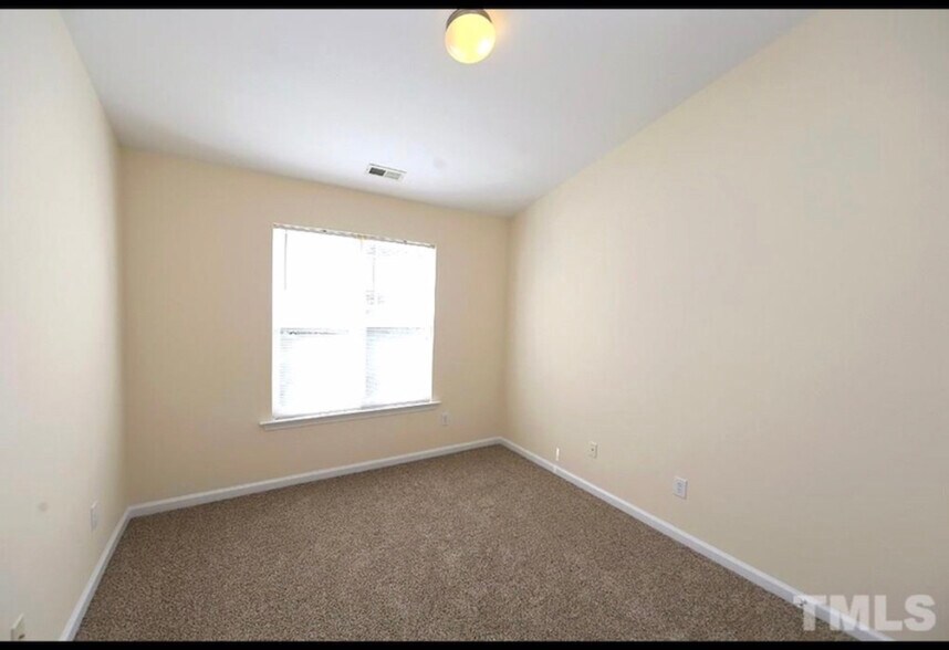 Building Photo - 413 Woodson Dr