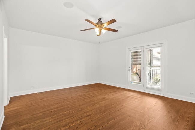 Building Photo - 3928 N Greenview Ave
