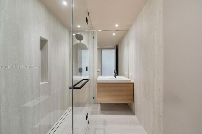 Building Photo - 641 Flamingo Dr