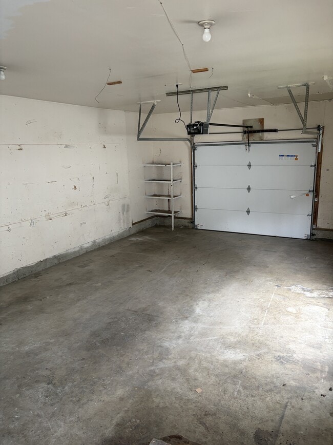 Building Photo - 15064 Anthony St