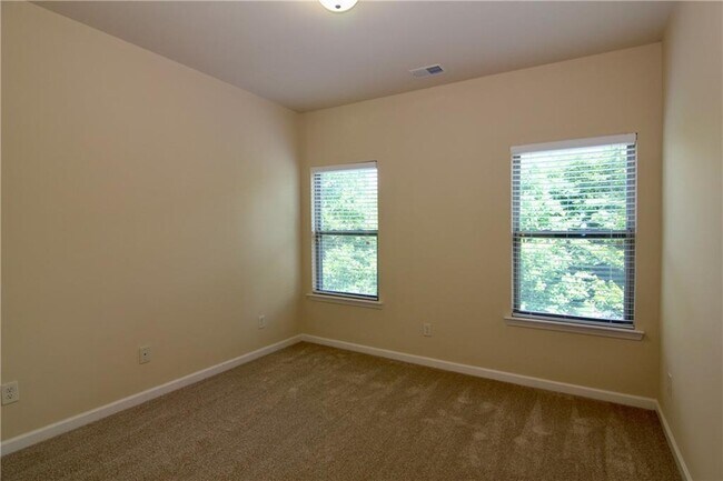 Building Photo - 1660 Jardin Ct