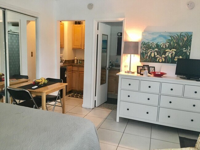 Building Photo - 501 NE 23rd St