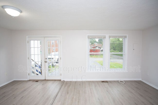 Building Photo - 121 Rancocas Rd